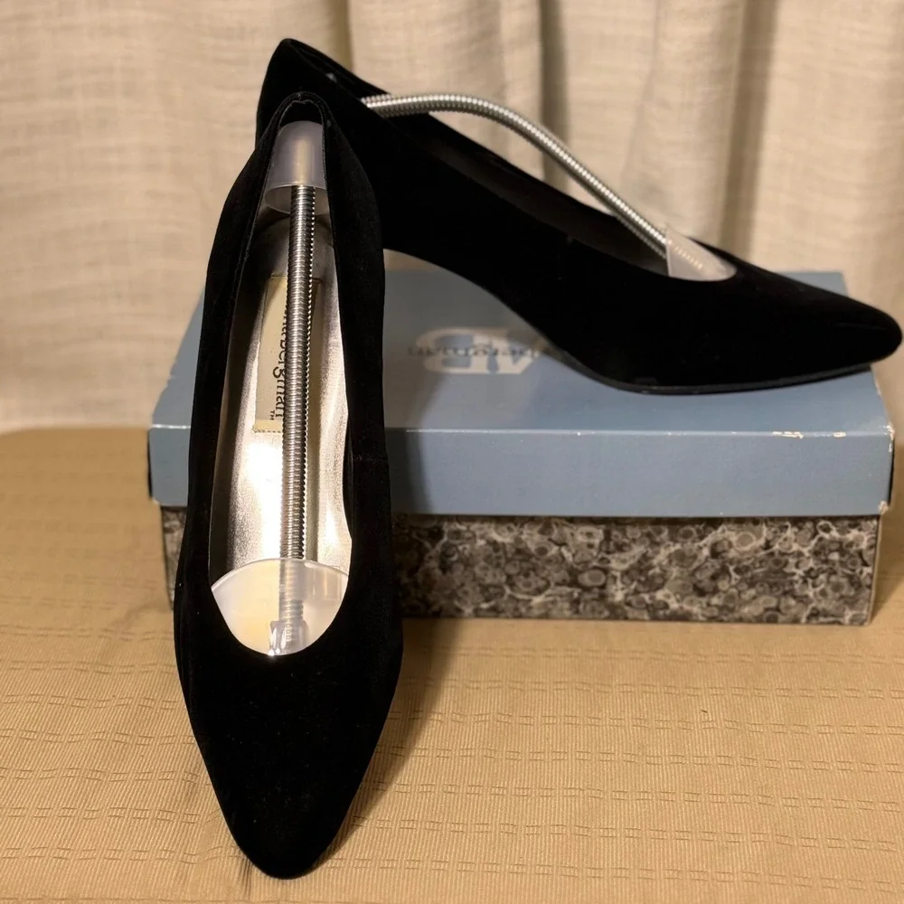 Misha Bergmann Black‎ Velvet Pointed Toe Heels Evening Cocktail Career Size 10